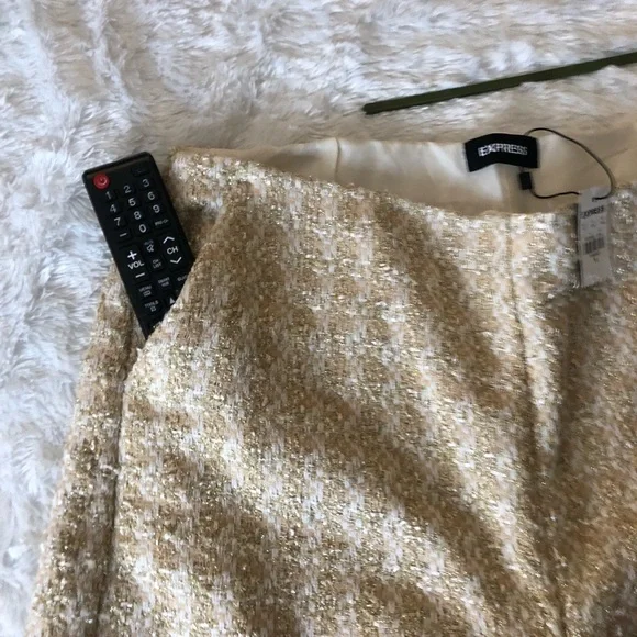 NWT Express High Waisted textured shorts - Picture 13 of 14